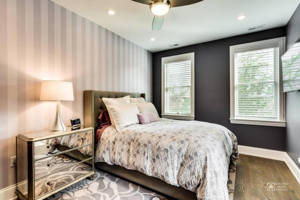 Gold coast villa with free parking garage sleeps 10 photo 4