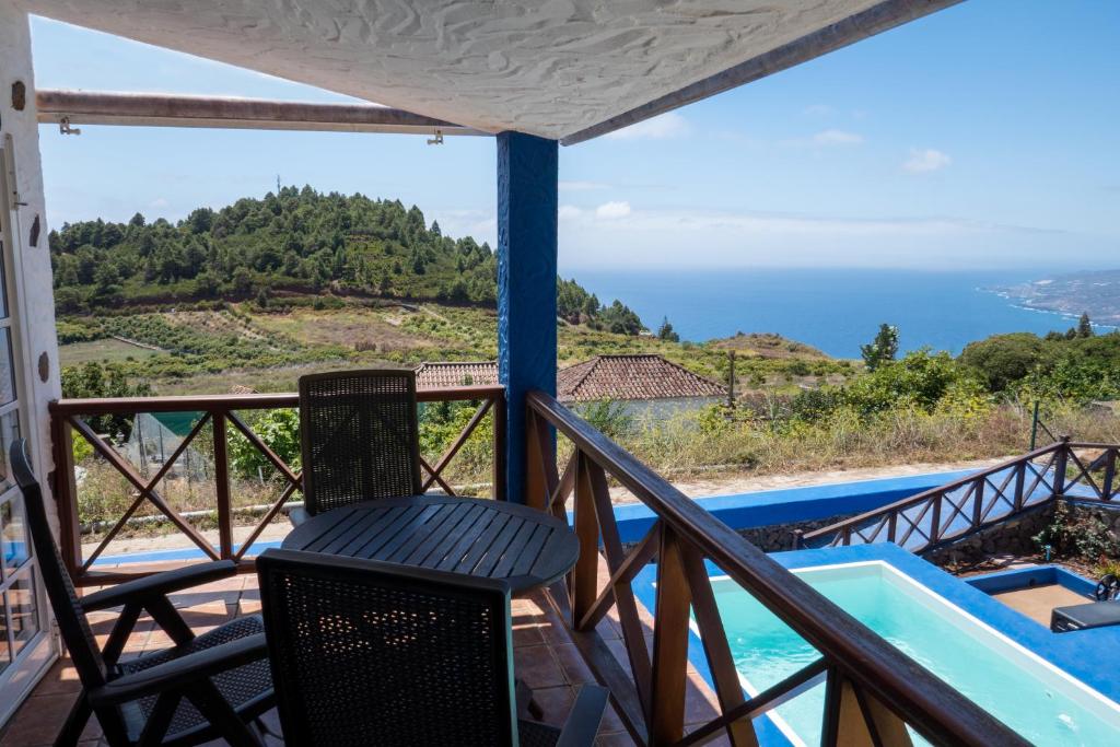 CASA ALBA, casa rústica en la colina con piscina-spa climatizada y vistas al mar photo 2