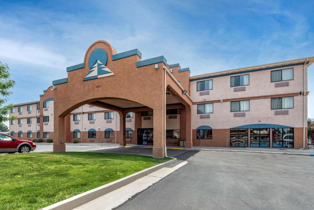 Comfort Inn & Suites photo 1