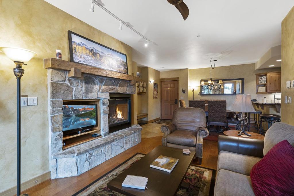 Eagleridge Lodge 201 2 Bedroom Condo by RedAwning image