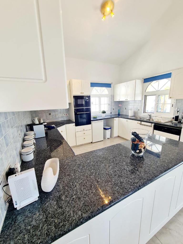 Villa Elysium, 3 bedrooms, pool, sea view & wifi photo 4