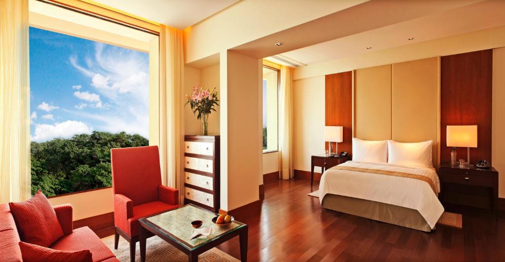 Сьюит (Люкс «Премьер» с трансфером от/до аэропорта (в 2 стороны)), The Oberoi Gurgaon