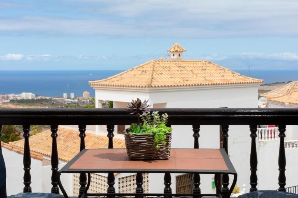 Lovely 2-Bed House with terrace and Pool Chayofa photo 2