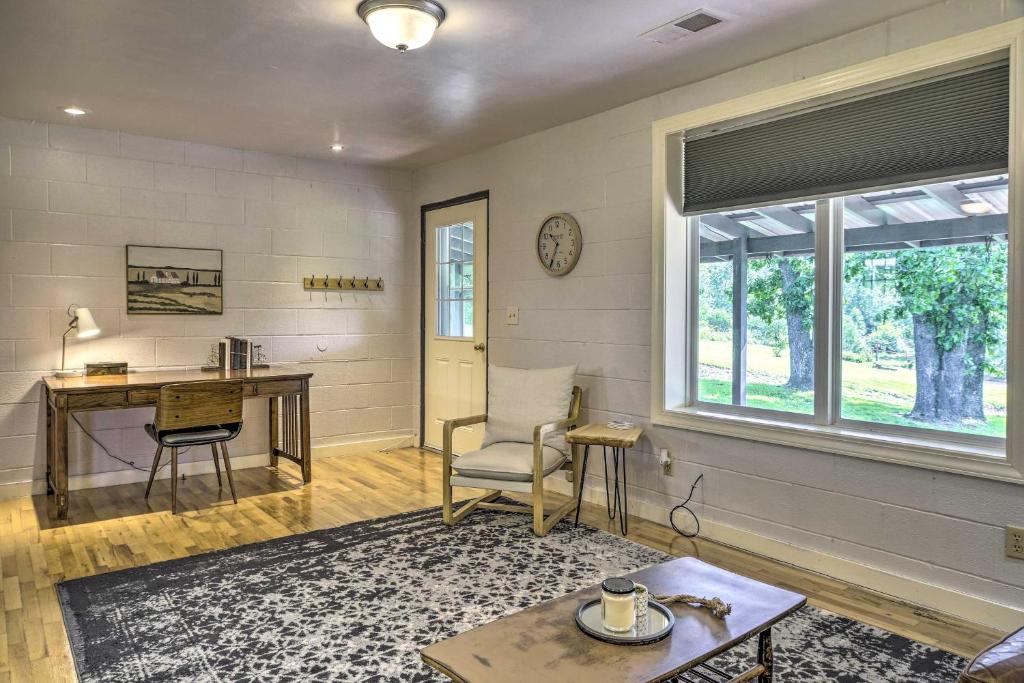 Quiet Country Home in Ava with Chic Interior! photo 3
