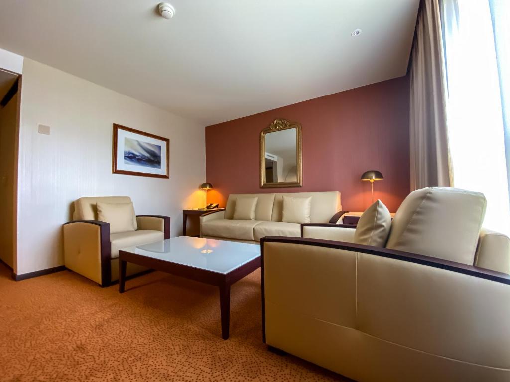 Сьюит (Представительский трехместный люкс), Nash Airport Hotel