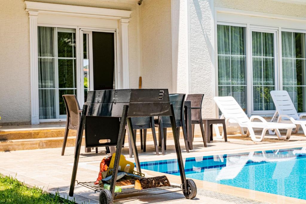 Luxury White Villa photo 3