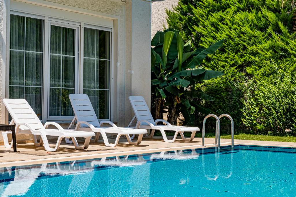 Luxury White Villa photo 4