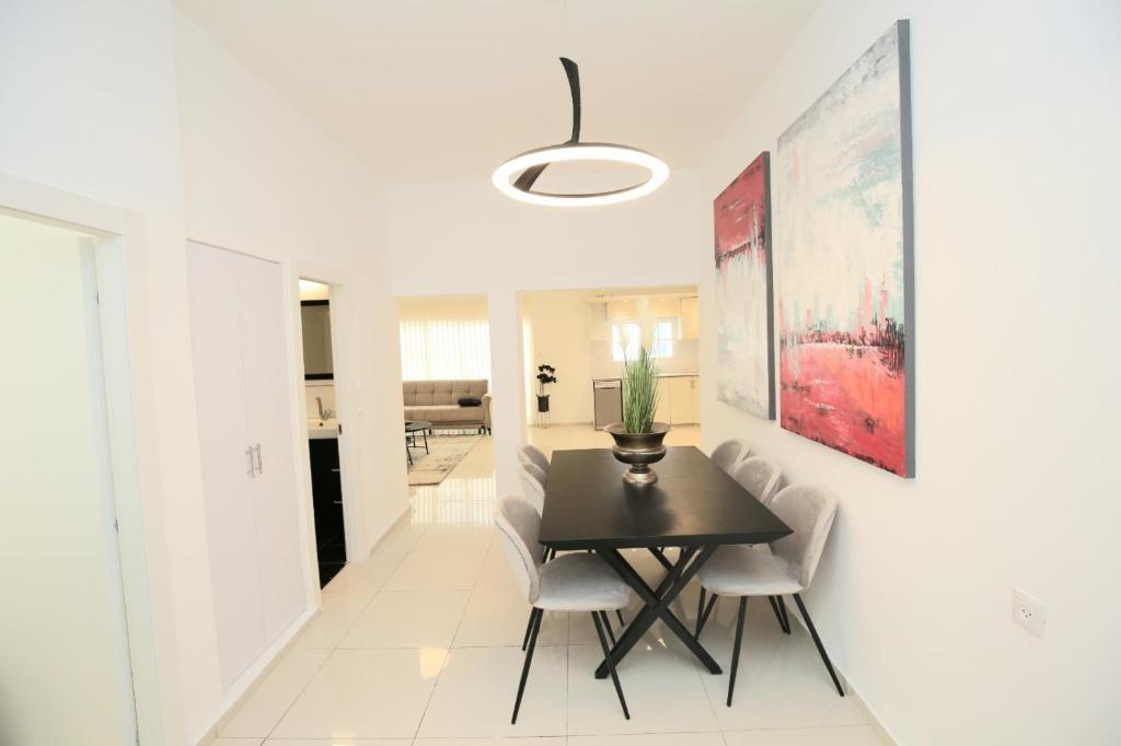 City center luxury apartment in Netanya photo 3