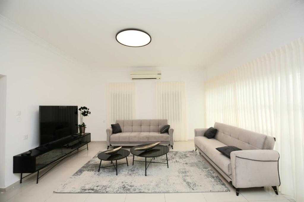 City center luxury apartment in Netanya photo 1