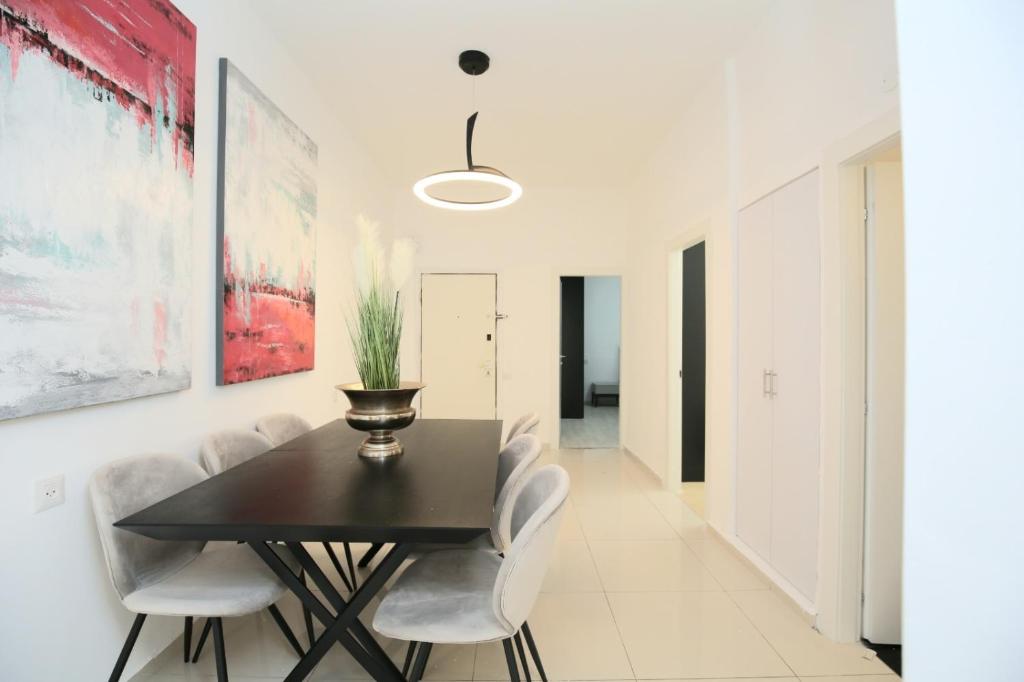 City center luxury apartment in Netanya photo 4