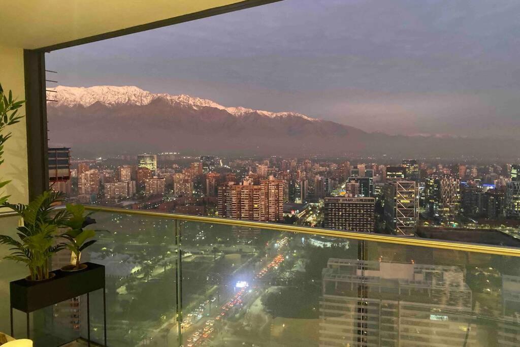 Departamento de lujo en suite, en el piso 38, Las Condes, costado de parques y malls photo 3