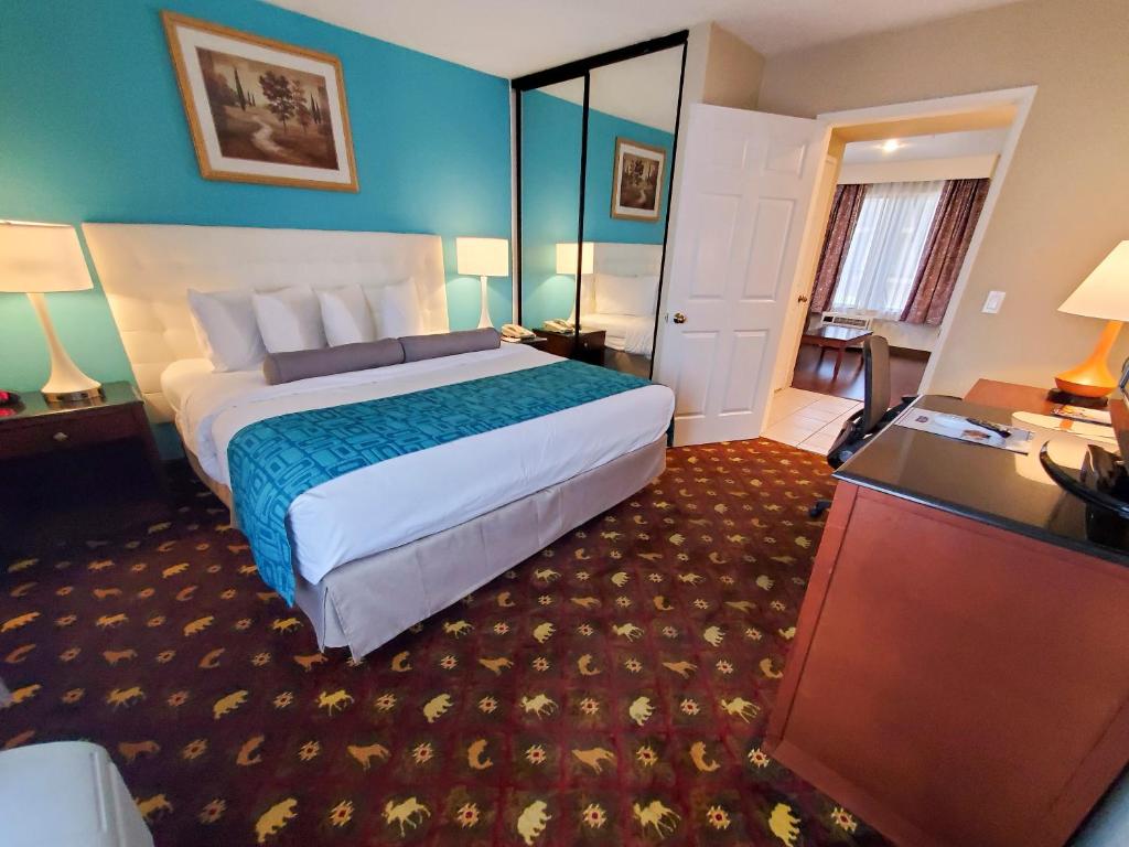Howard Johnson by Wyndham Pasadena photo 3