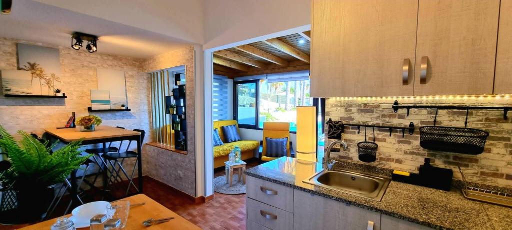 ARGUINEGUIN, two bedrooms bungalow, pool & wifi photo 1