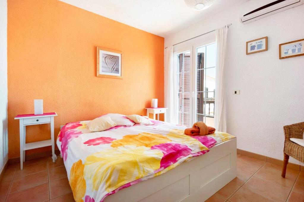 Lovely 2-Bed House with Pool and sea-view Chayofa photo 2