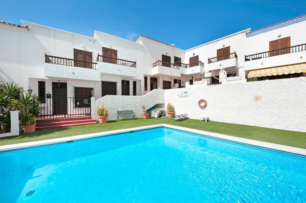 Lovely 2-Bed House with Pool and sea-view Chayofa photo 1