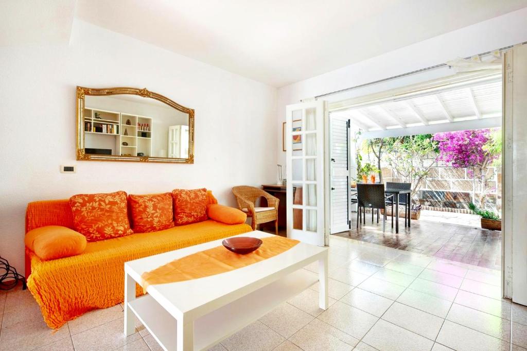 Lovely 2-Bed House with Pool and sea-view Chayofa photo 4