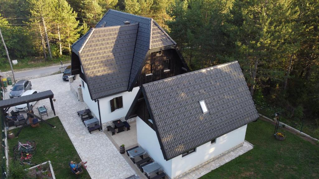 House Maka photo 2