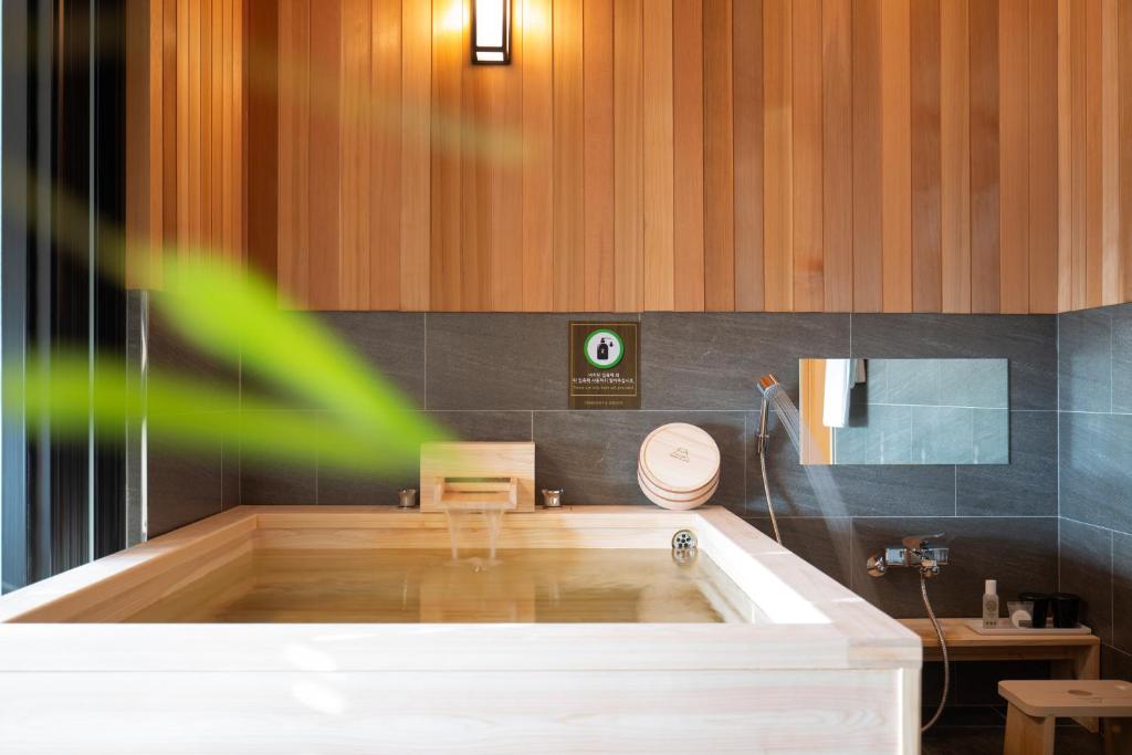 Tomonoya Hotel & Ryokan Daecheon photo 2
