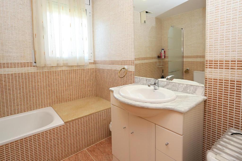 AT131 Creixell photo 3