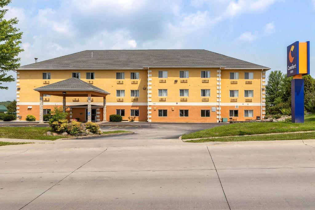 Comfort Inn Muscatine near Hwy 61 photo 1