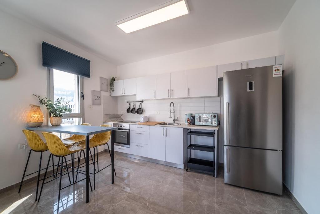PORT CITY HAIFA - German Colony Luxurious 2 bdrms Apt photo 3