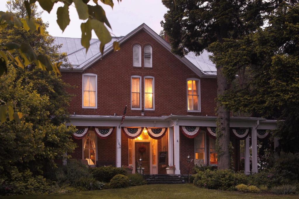 South Court Inn image
