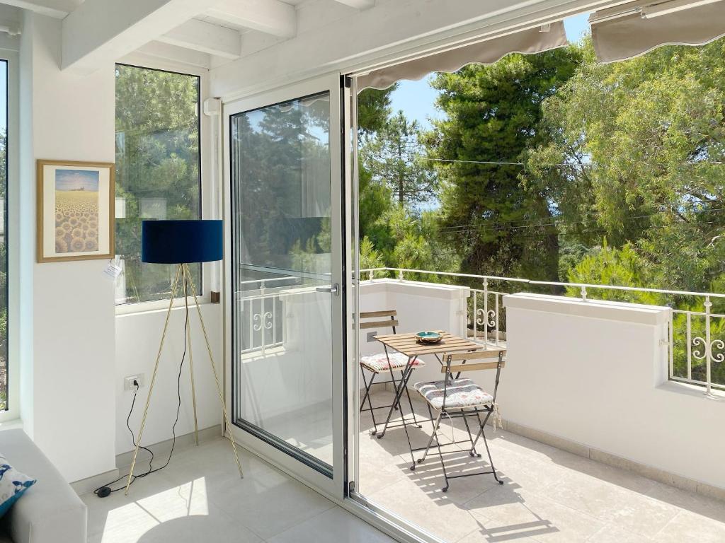 2 bedrooms house at Torre Pali 700 m away from the beach with sea view furnished garden and wifi photo 1