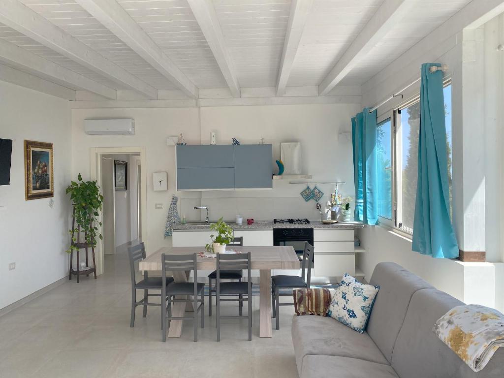 2 bedrooms house at Torre Pali 700 m away from the beach with sea view furnished garden and wifi photo 2