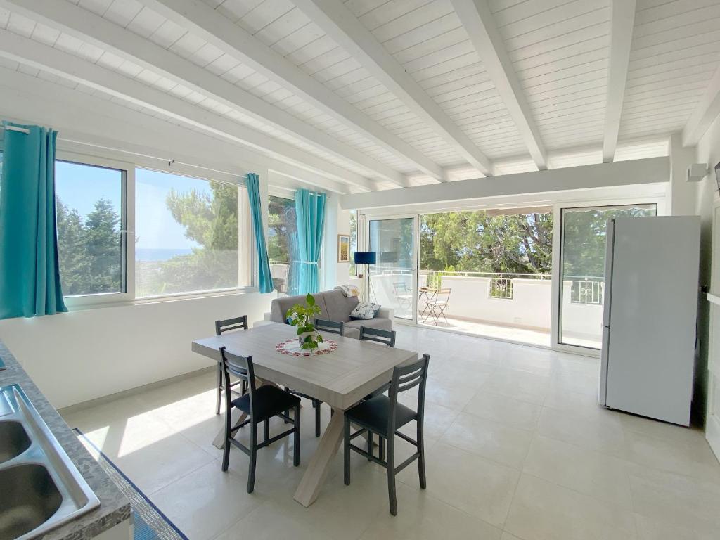 2 bedrooms house at Torre Pali 700 m away from the beach with sea view furnished garden and wifi photo 3