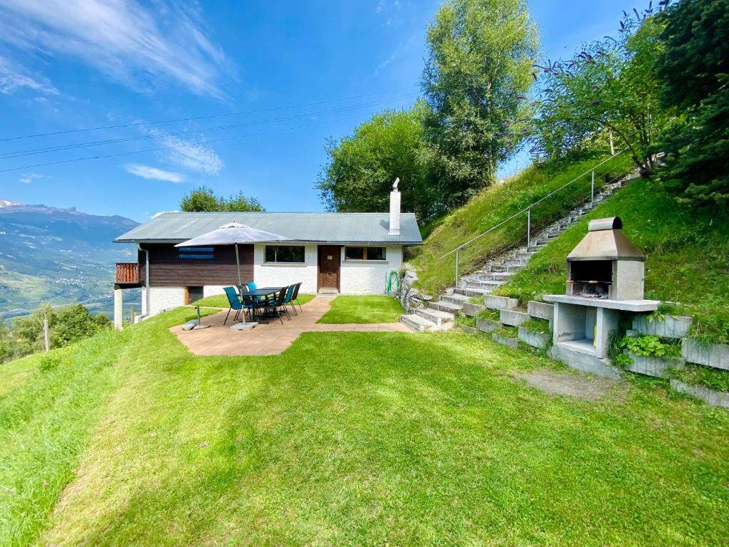 Eco Lodge with Jacuzzi and View in the Swiss Alps photo 2