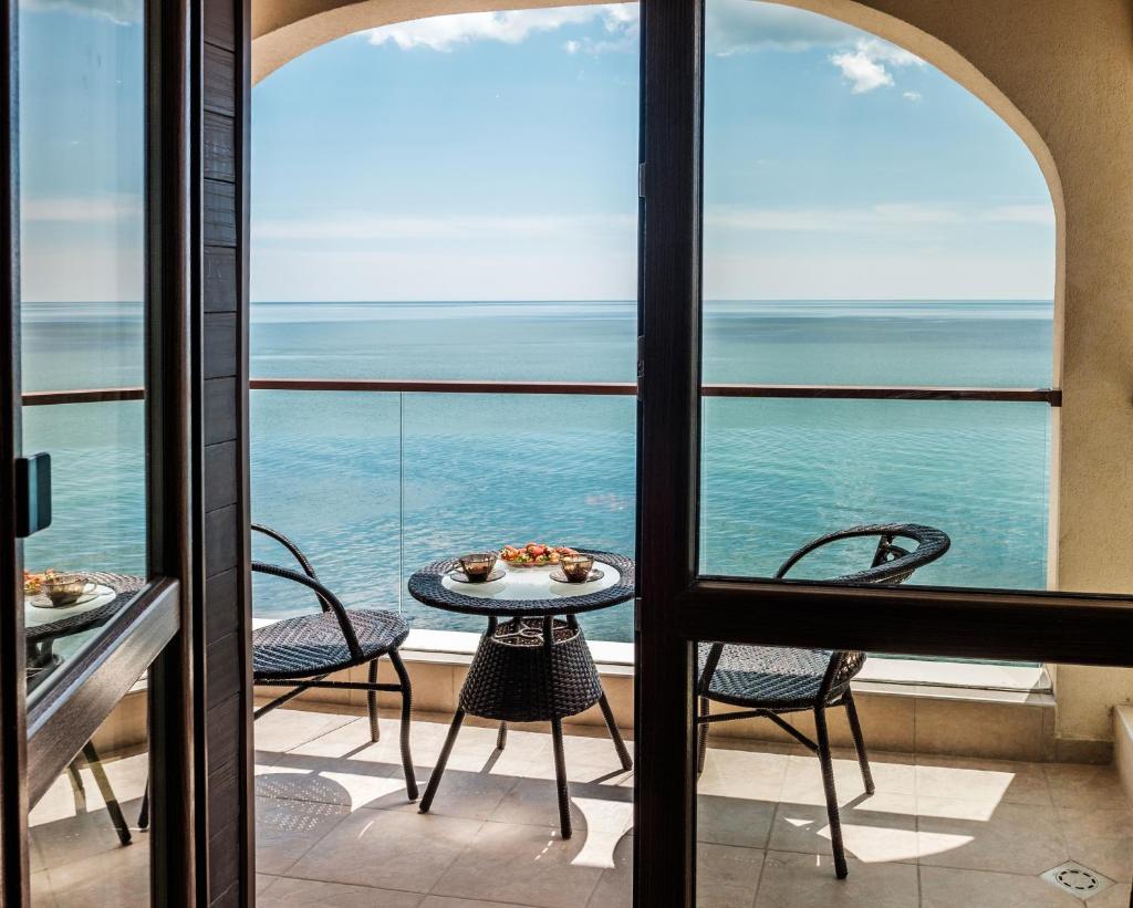 Cabacum Plaza Beach Apartments - High-Speed WiFi