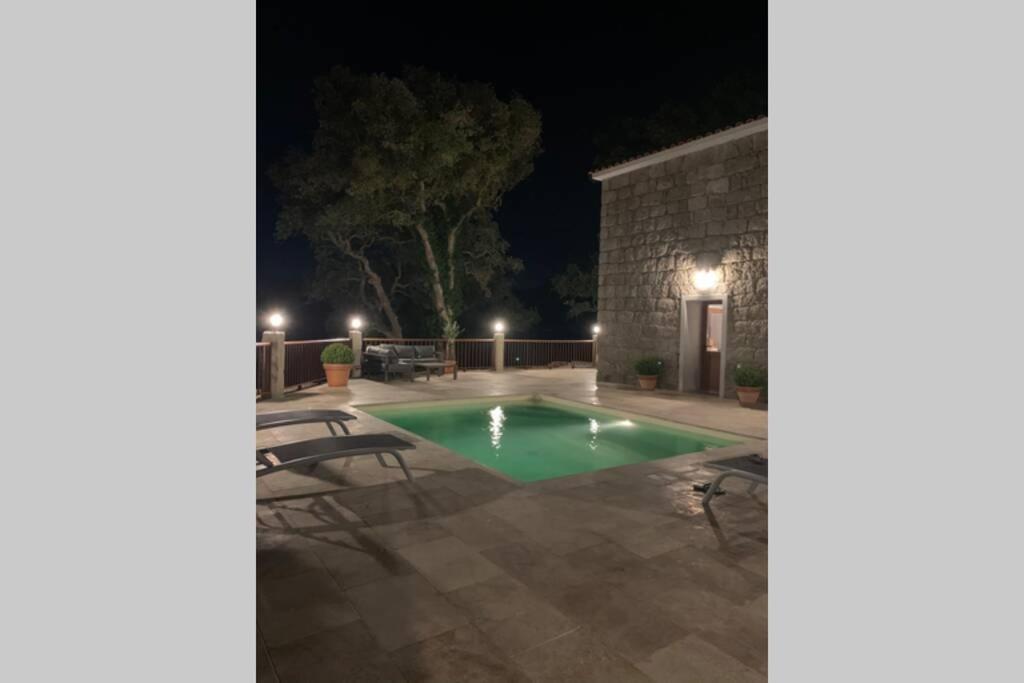 Maison typique de campagne au cœur de la nature . photo 2