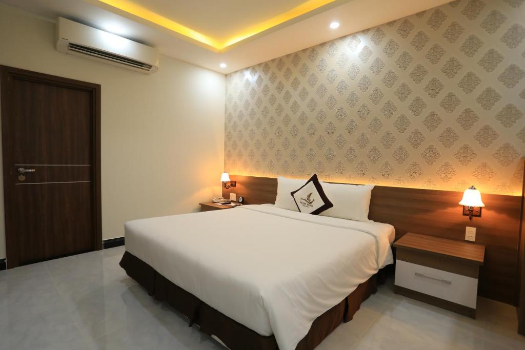 Phung Hung Boutique Hotel - Tap to explore photos