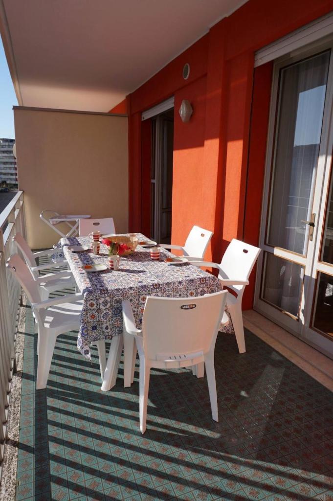 Beautiful beach apartment with shared swimming pool photo 2