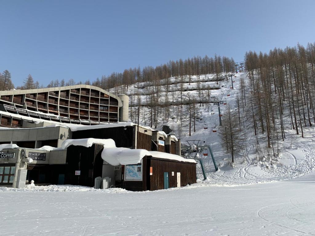 Ski in ski out Apartment in amazing location in the Matterhorn ski resort photo 1