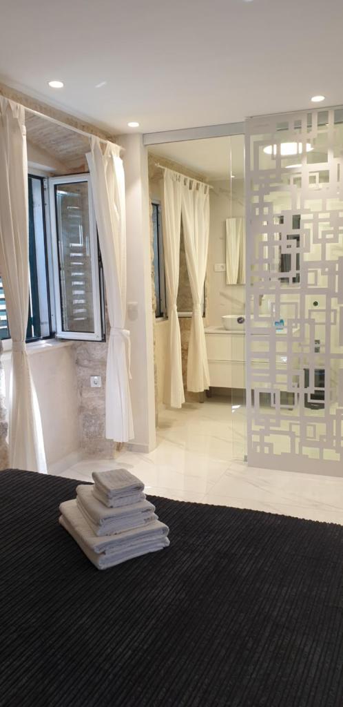 Palace luxury room photo 2