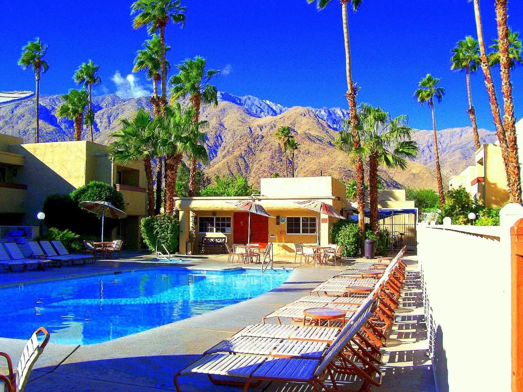 Desert Vacation Villas, a VRI resort photo 1