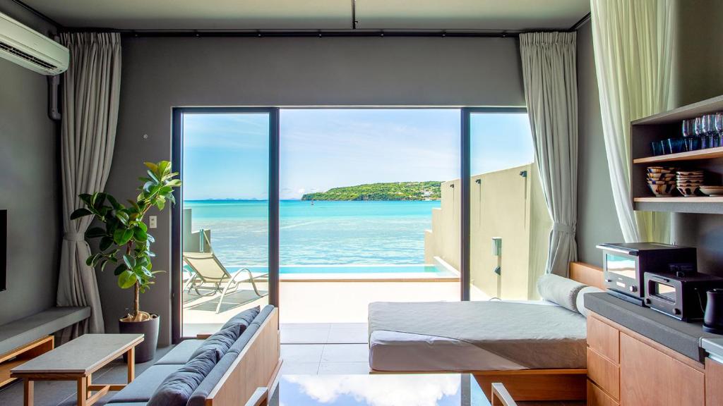 Feliz Villa Suite Kourijima View photo 3