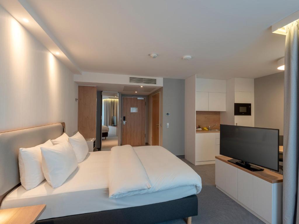 Holiday Inn Express - Offenbach, an IHG Hotel photo 1