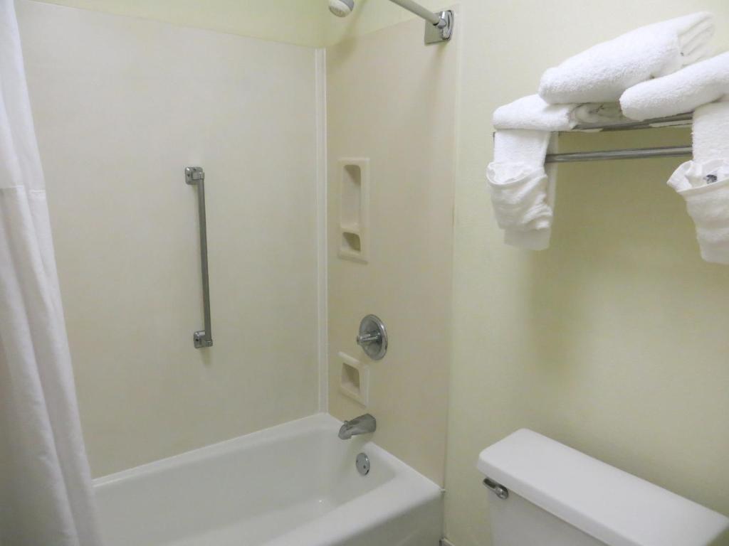 Baymont Inn & Suites by Wyndham Florence photo 2