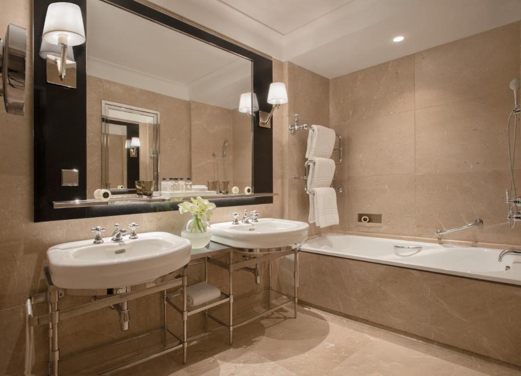 Двухместный (Номер Делюкс с кроватью размера «king-size», вид на парк), Four Seasons Hotel Ritz Lisbon