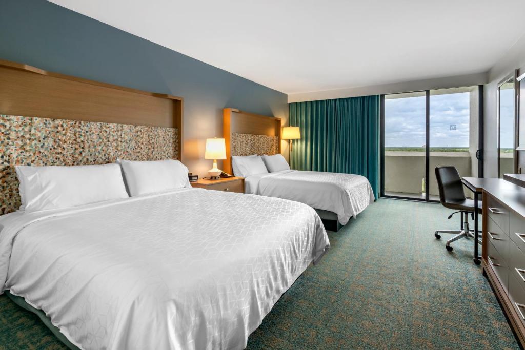 Двухместный (Queen Room with Two Queen Beds - Mobility Access Tub), Holiday Inn Orlando – Disney Springs™ Area, an IHG Hotel