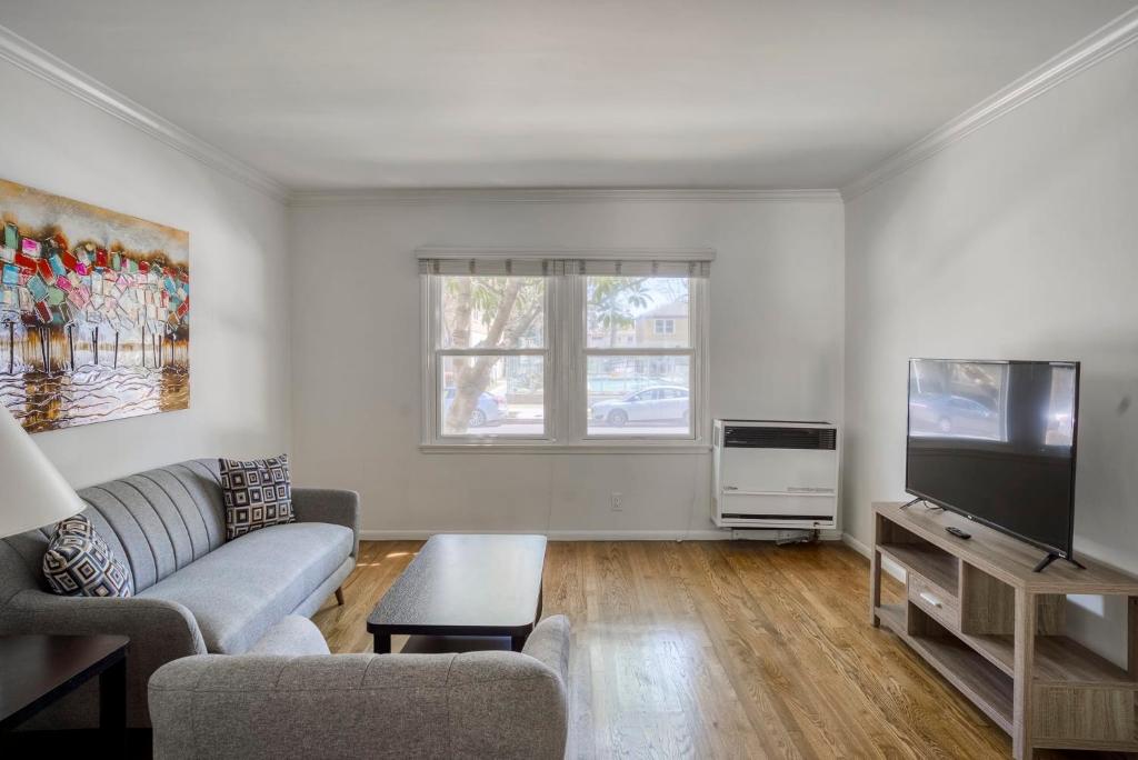 Апартаменты (Апартаменты), Stay Gia - Modern 2 Bedroom Apartment - LAX