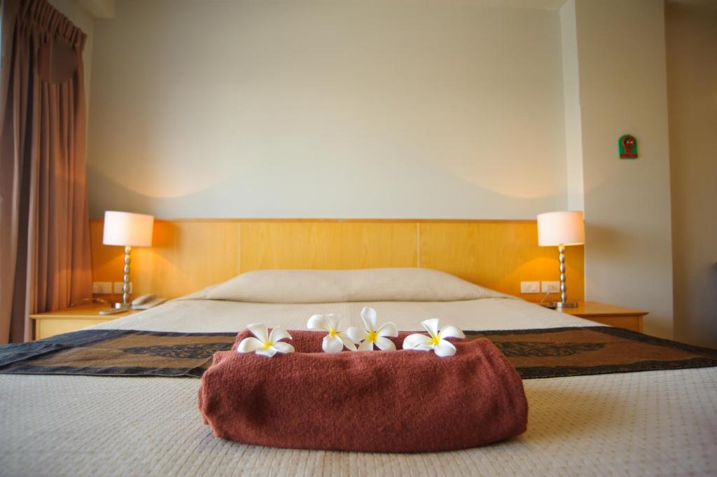 Двухместный (Superior One-Bedroom with King Bed and Balcony), Отель Diamond City Place