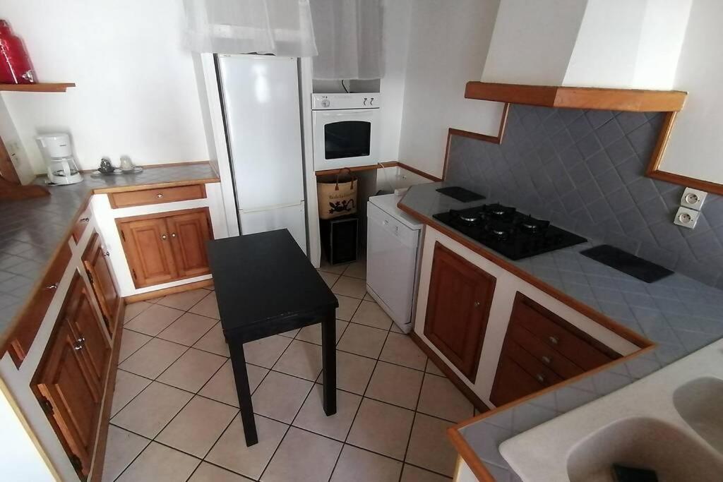 Maison chaleureuse et de détente avec piscine et spa photo 3