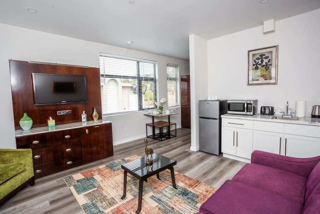 Prime Location - Awesome View -1 bedroom Apartment image