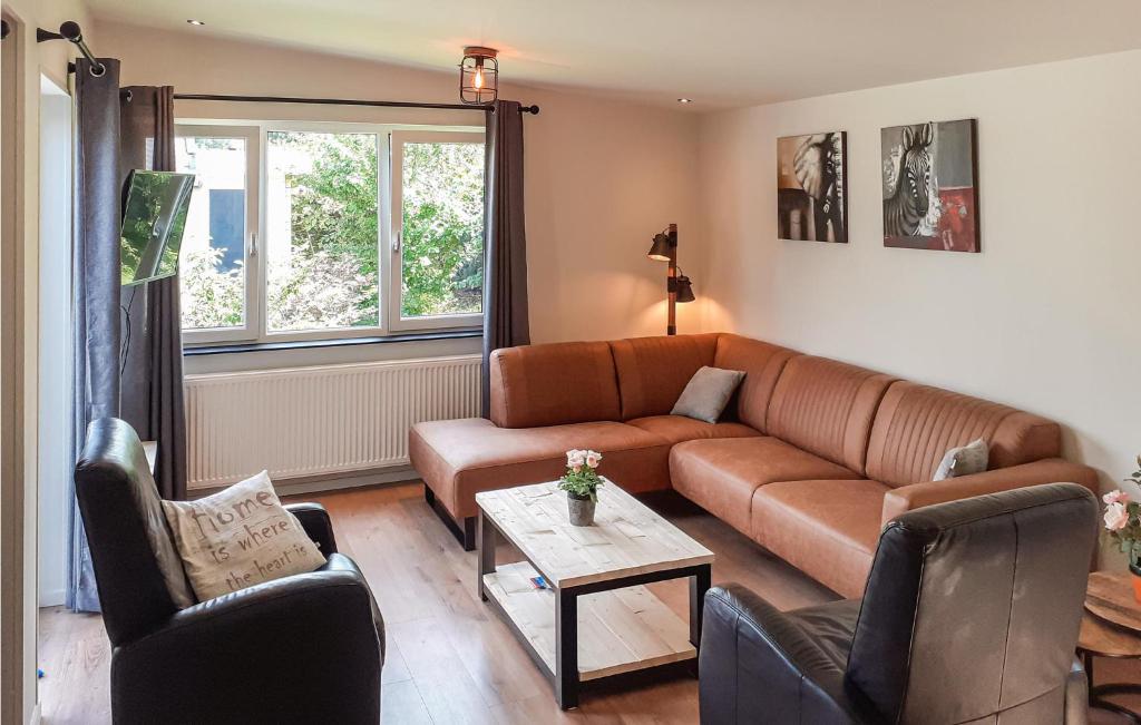 Nice Home In Heinkenszand With 3 Bedrooms, Wifi And Outdoor Swimming Pool photo 1