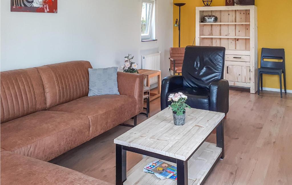 Nice Home In Heinkenszand With 3 Bedrooms, Wifi And Outdoor Swimming Pool photo 3