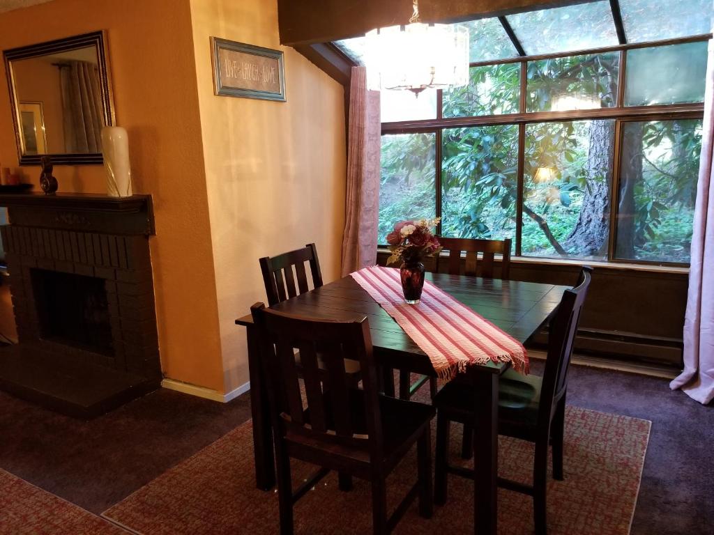 Lovely One bedroom condo with indoor fireplace. image