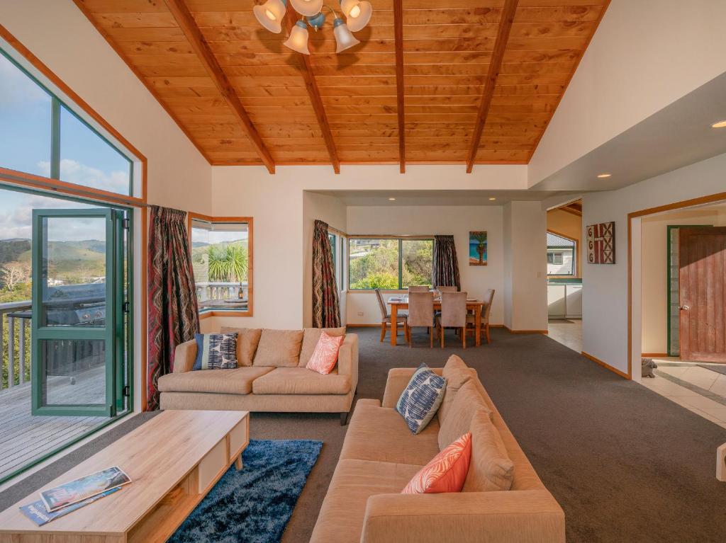 Sensational on Centennial - Whitianga Holiday Home photo 4